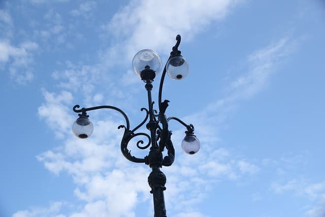 5 Tips Memilih Lampu Luar Rumah yang Tepat