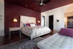 20 Inspirasi Kombinasi Cat Kamar 2 Warna Garis