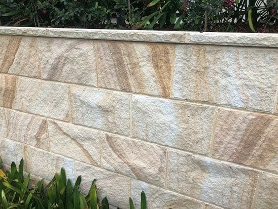10 Dinding Batu Alam agar Rumah Tampak Natural