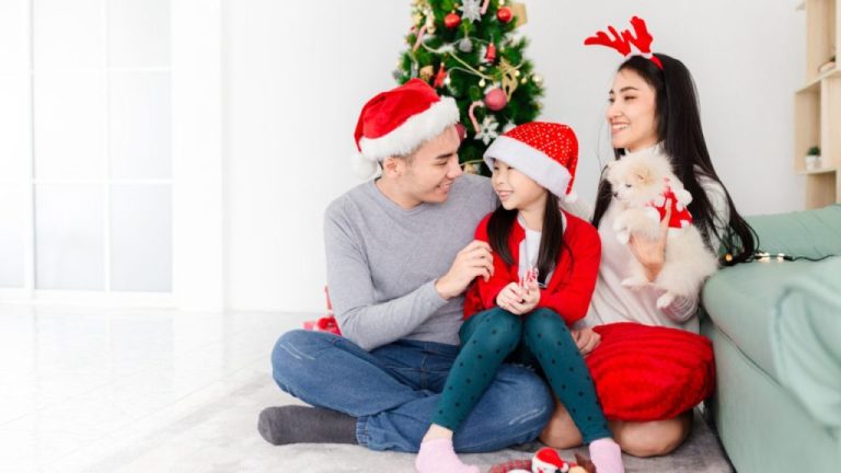 10 Puisi Natal untuk Mama dan Papa yang Penuh Makna