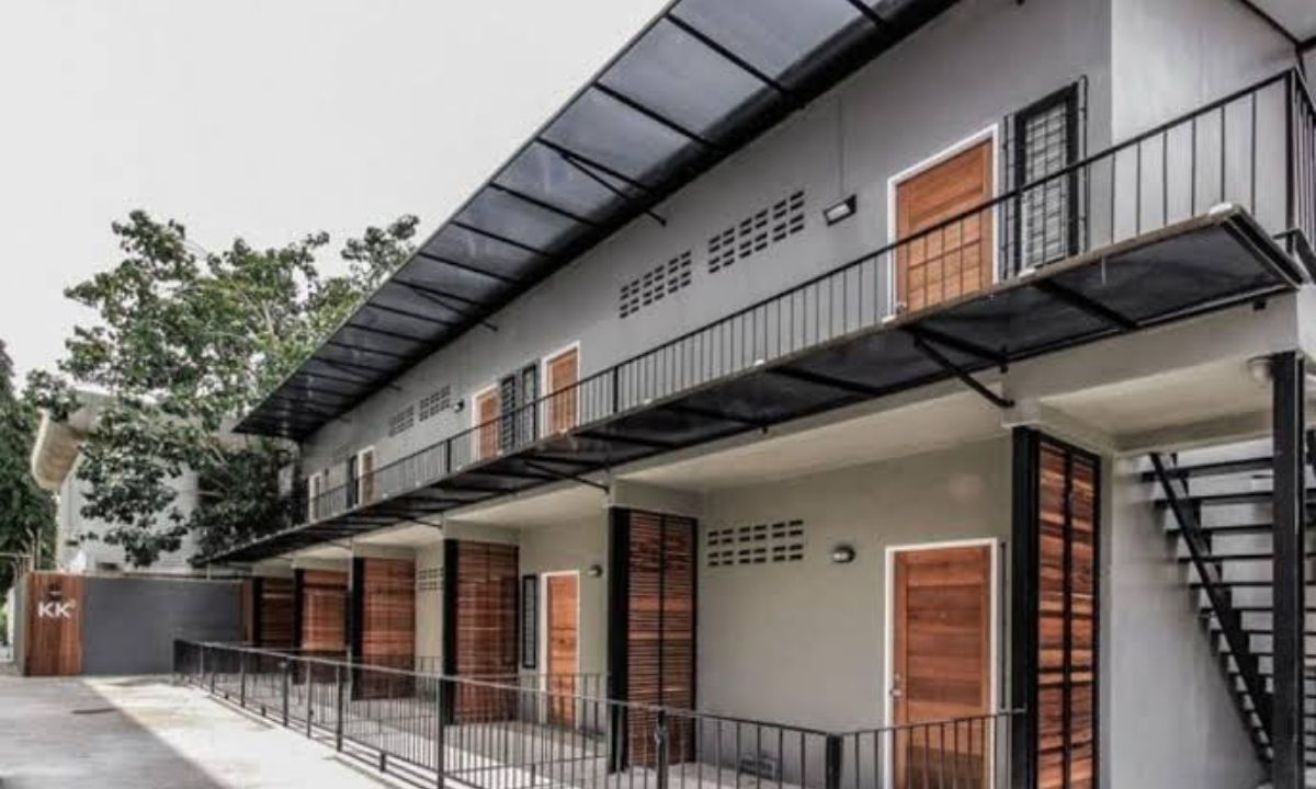 desain rumah kost 2 lantai lahan sempit gaya industrial