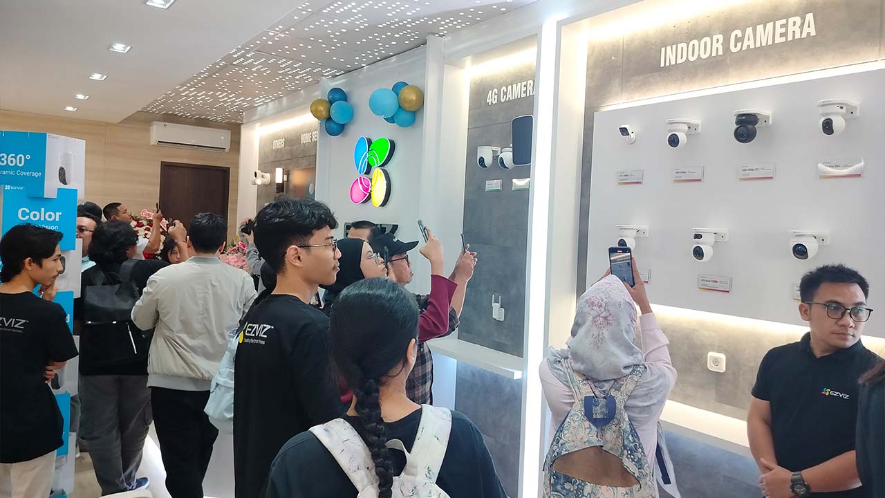 peluncuran ezviz experience store