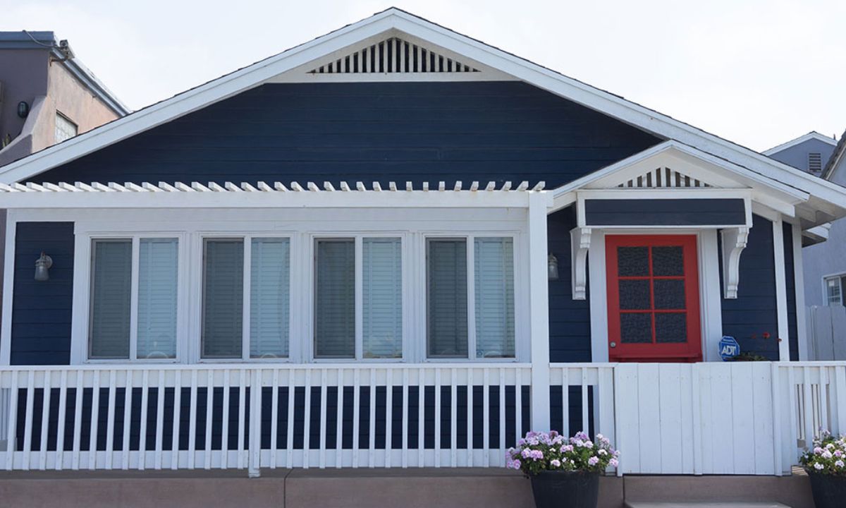 warna cat rumah bagian luar biru